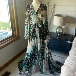 Chiffon, wraparound dress w/bell sleeves. Gorgeous layered summer dress.